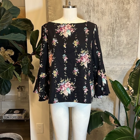 Alice and Olivia Flared Sleeve Printed Top - Picture 2 of 10